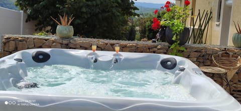 Hot Tub, Spa and wellness centre/facilities