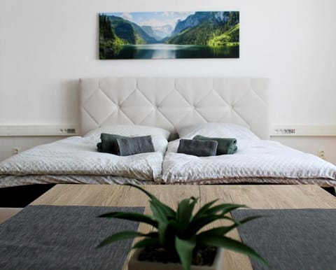 Photo of the whole room, Bedroom, towels