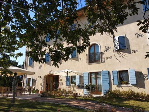 Neighbourhood, Garden view
