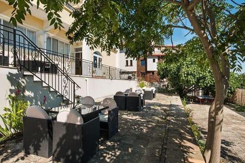 Property building, Patio, Day, Garden