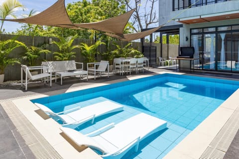 Pool view, Swimming pool, sunbed