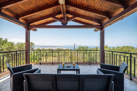 Day, Natural landscape, View (from property/room), Balcony/Terrace, Living room, Seating area, Sea view