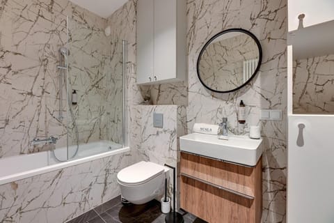 Shower, Toilet, Bathroom, Bath, towels