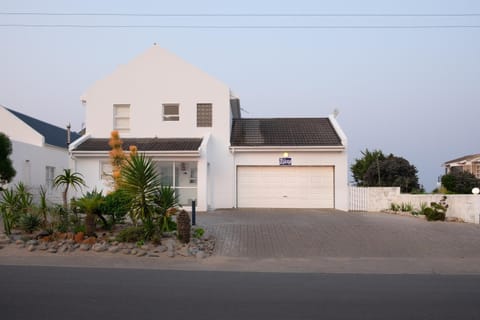 SA Shores 32 on George Road Britannia Bay House in Western Cape