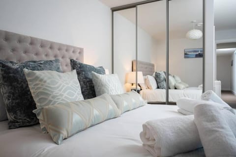 Bed, Photo of the whole room, Bedroom, furniture