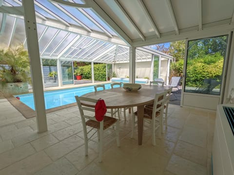Patio, Dining area, Swimming pool, Swimming pool