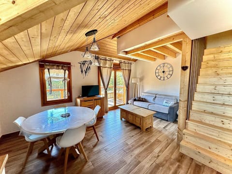 Property building, Living room, Photo of the whole room, Bedroom
