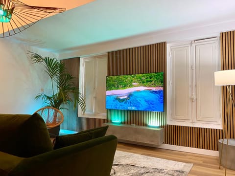Communal lounge/ TV room, Living room
