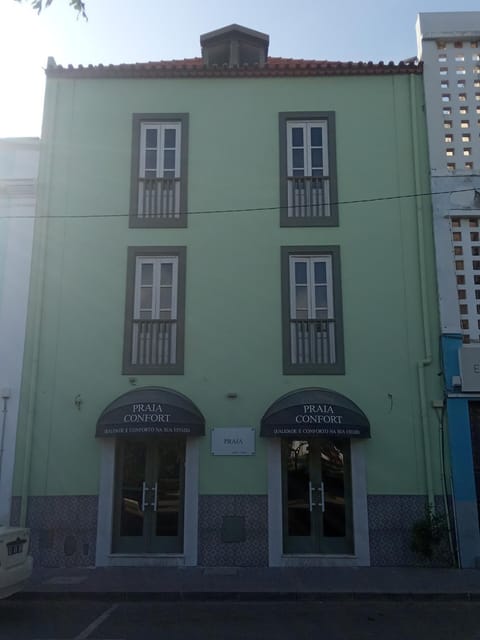 Property building, Facade/entrance, Off site, Property logo or sign