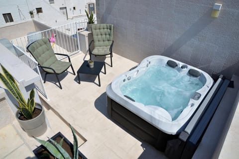 Patio, Hot Tub, Balcony/Terrace, Pool view, Swimming pool, sunbed
