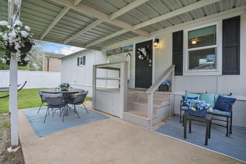 Near Water Lake Dallas Home with Furnished Patio! House in Lake Dallas