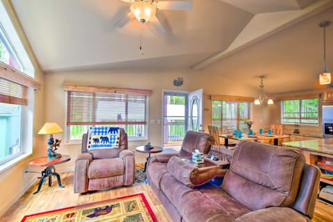 Awesome Hoodsport Cabin - Nearby Hiking Areas Cabin in Washington