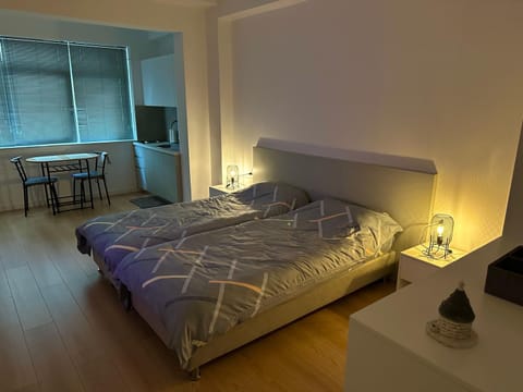 Bed, Photo of the whole room, Bedroom, hair dresser