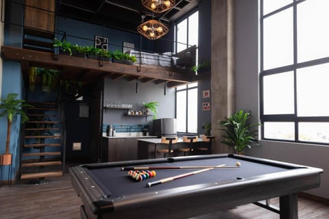 Billiard, Game Room