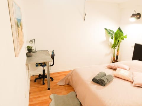 Bed, Bedroom