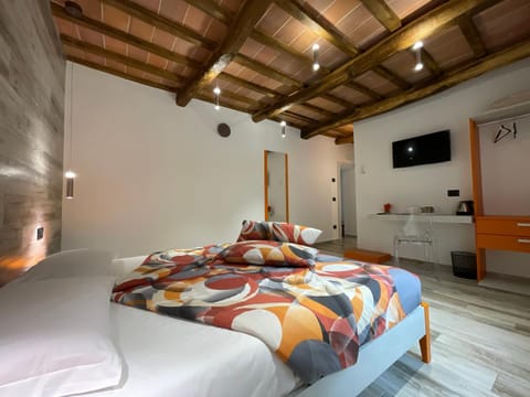 Bed, TV and multimedia, Photo of the whole room, Bedroom, wardrobe