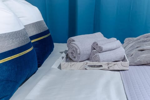 Bed, Massage, Decorative detail, Bedroom, Garden view, older children