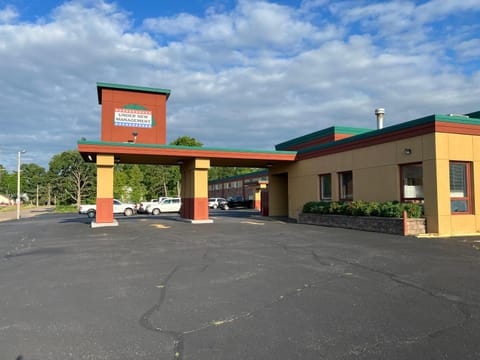 Posh Inn & Suites Hotel in Wisconsin Rapids