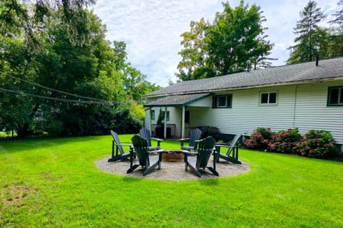Activities, Seating area, fireplace