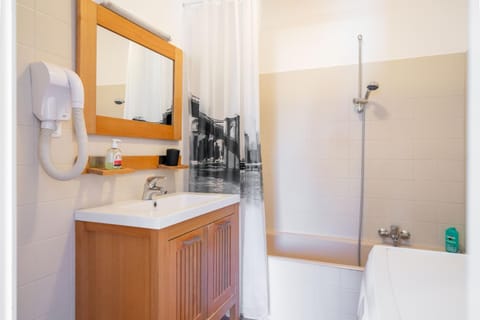 Hello Côte d'Azur - Spacieux 3 pieces a 5 min des plages Apartment in Antibes