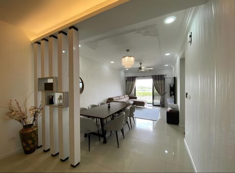 TV and multimedia, Living room, Seating area, Dining area, air conditioner