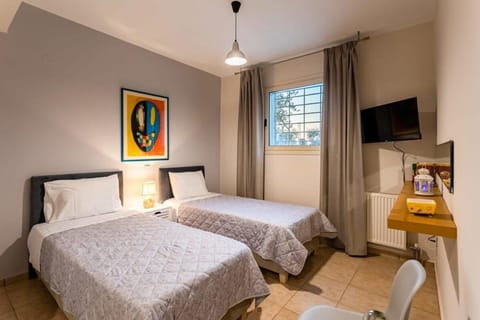 Bed, TV and multimedia, Bedroom
