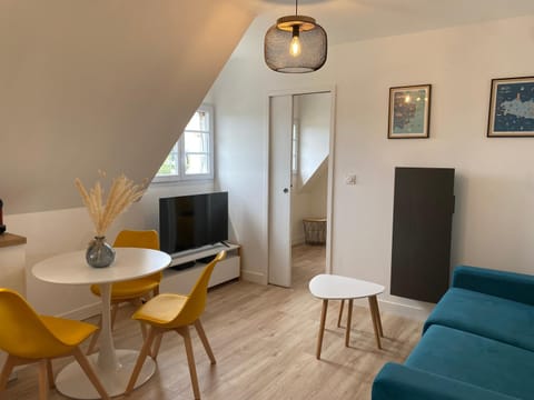 TV and multimedia, Seating area