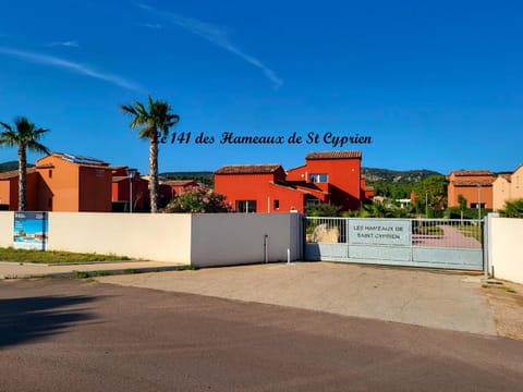 Joli T2 climatisé au calme à 10 mm de Porto-Vecchio dans une résidence de tourisme Apartment in Zonza