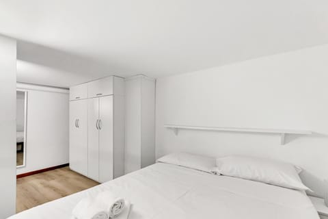 Bed, Photo of the whole room, Bedroom, wardrobe