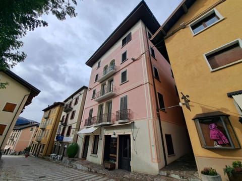 OLD VILLAGE Apartment House in Ponte di Legno