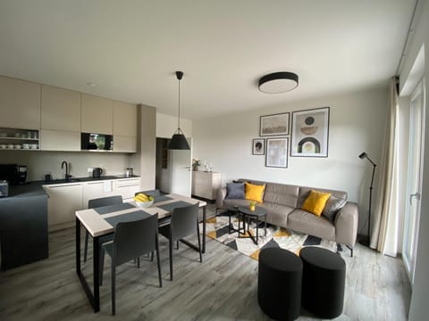 Kitchen or kitchenette, Living room, Seating area, Dining area