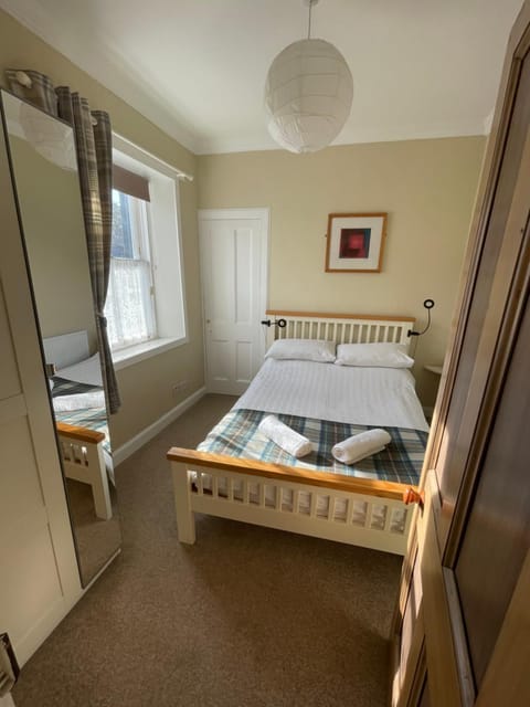 Character cottage in centre of Moffat House in England