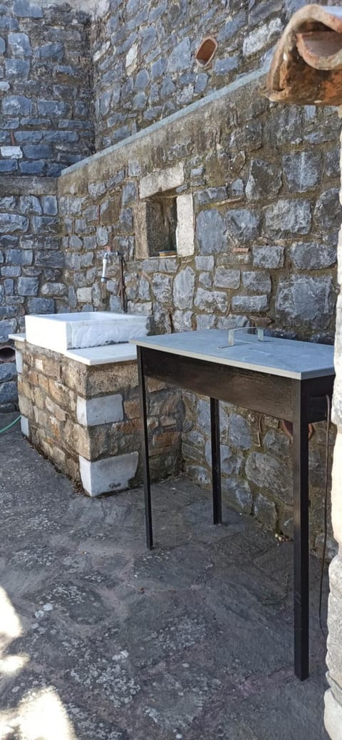 Magnolia Traditional Stone House in Vamvakou House in Arcadia, Greece