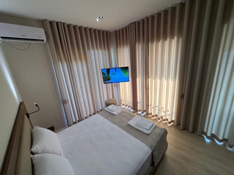 Bed, TV and multimedia, kitchen, air conditioner