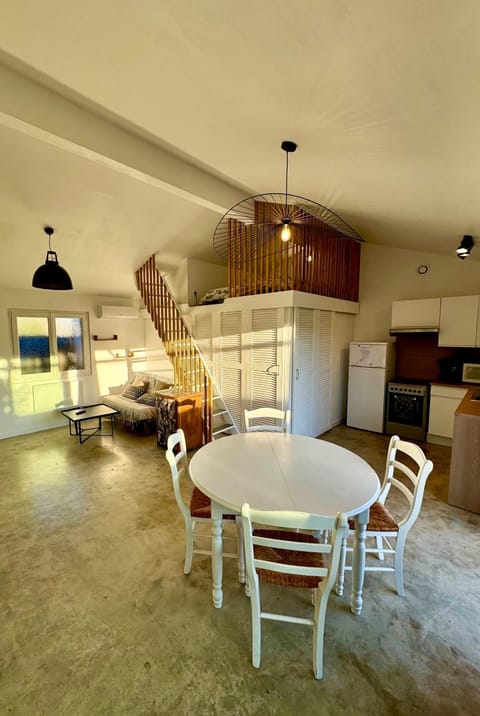 Grand studio avec terrasse Apartment in Provence-Alpes-Côte d'Azur