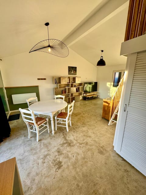 Grand studio avec terrasse Apartment in Provence-Alpes-Côte d'Azur