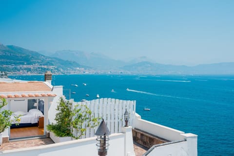 Mountain view, Sea view