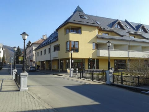 Property building, Facade/entrance