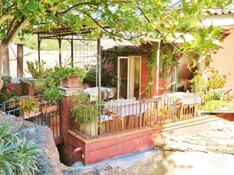 Patio, Facade/entrance, Day