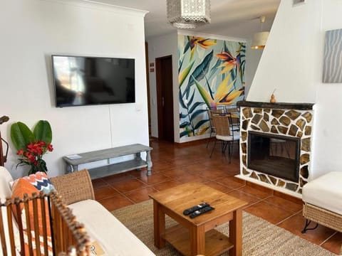 TV and multimedia, Living room, fireplace