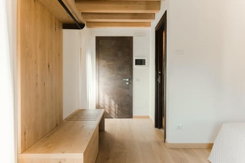 Photo of the whole room, Bedroom, wardrobe