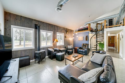 Unique Country Farmhouse Near Lake Roosevelt House in Franklin D Roosevelt Lake