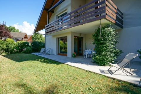 The Maryalice charming little house next to the beach! House in Talloires