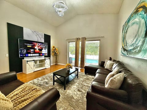 Tampa Getaway Pool House House in Town N Country