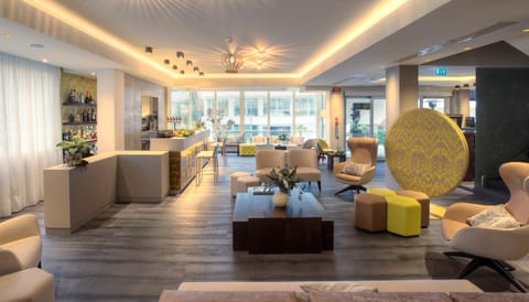 Communal lounge/ TV room, Lobby or reception, Lounge or bar