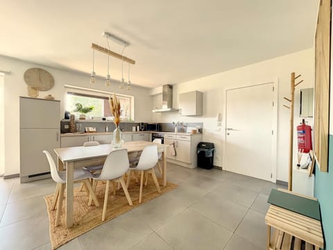 Coffee/tea facilities, Kitchen or kitchenette, Dining area, Drinks, Alcoholic drinks, Non alcoholic drinks, dishwasher