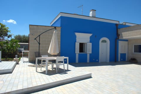 Property building, Patio, Day