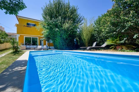 Property building, Garden, Garden view, Pool view, Swimming pool, Swimming pool, sunbed