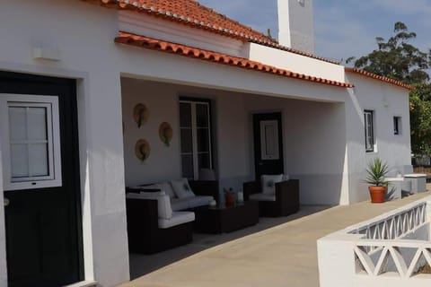 Facade/entrance, Balcony/Terrace