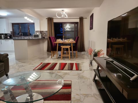 2023 & 2024 Winner of Travellers Award - Four Bedroom Houses & Studio Apartments - HS2 Contractors - NEC - Birmingham Airport - BCU & Aston University - Heartland Hospital - Jaguar - Star City Apartment in Metropolitan Borough of Solihull